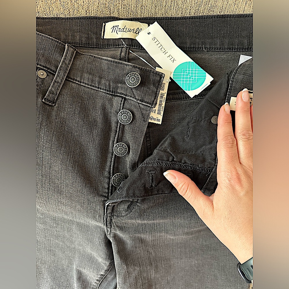 Madewell 9" Eco Mid-Rise Button Front
Skinny Jean